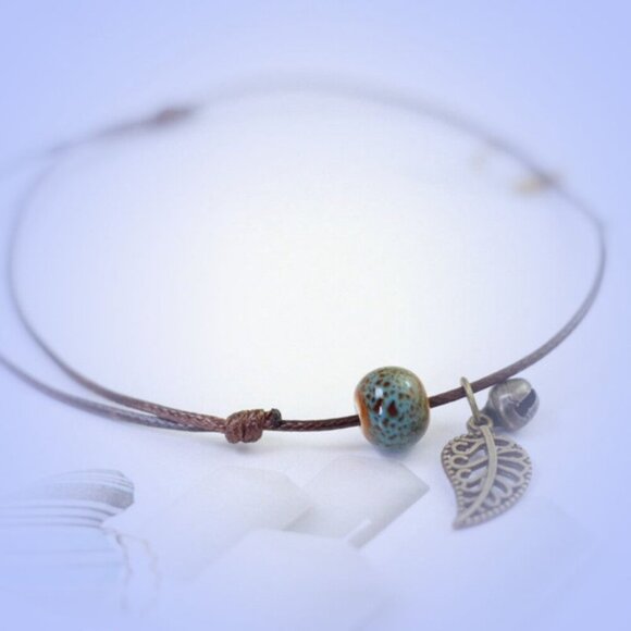 Bohemian Ankle Bracelet with Leaf Pendant - Picture 4 of 4